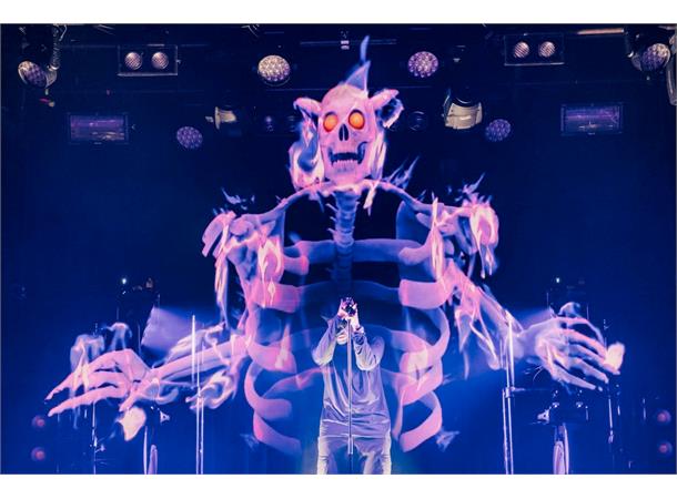 The Perfect Illusion! Pepper's ghost effect 