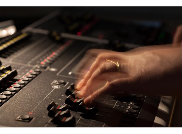 LSC Mantra Lite Lysmikser Easy-to-use compact controller 