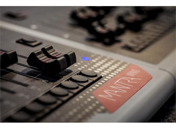 LSC Mantra Lite Lysmikser Easy-to-use compact controller 