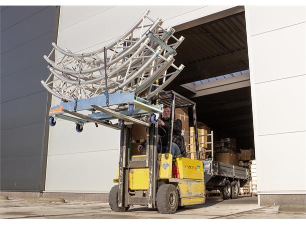 Strong Girl truss 30 with 4x 125mm castor with brake