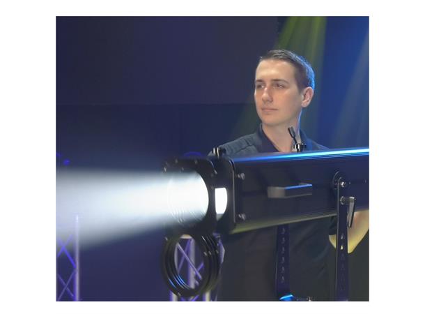 FS 3000 LED Feature-packed follow spot