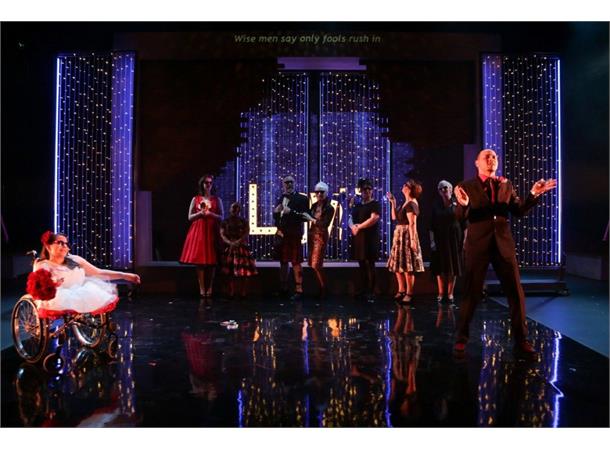 Harmony Gloss Black Roll-out studio floor 